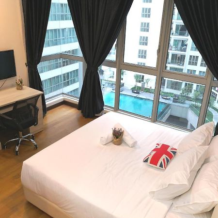 Klcc Inifinity Pool - The Regalia Residences & Suites By Kl Minsu Kuala Lumpur Bagian luar foto