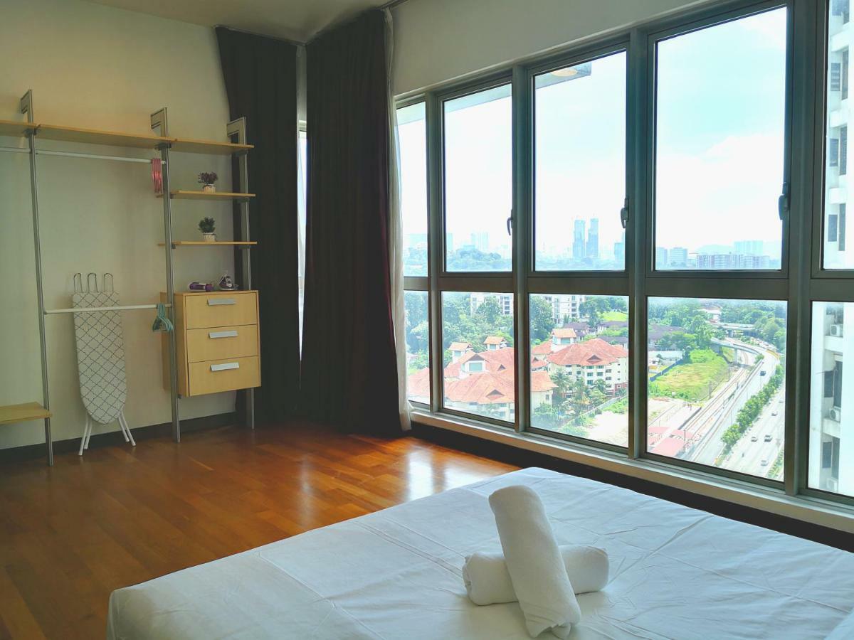 Klcc Inifinity Pool - The Regalia Residences & Suites By Kl Minsu Kuala Lumpur Bagian luar foto