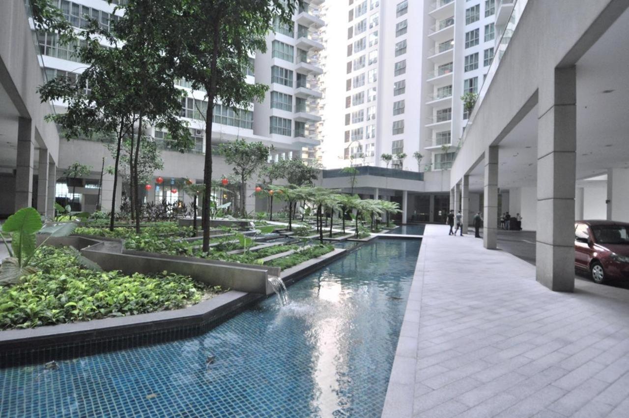 Klcc Inifinity Pool - The Regalia Residences & Suites By Kl Minsu Kuala Lumpur Bagian luar foto