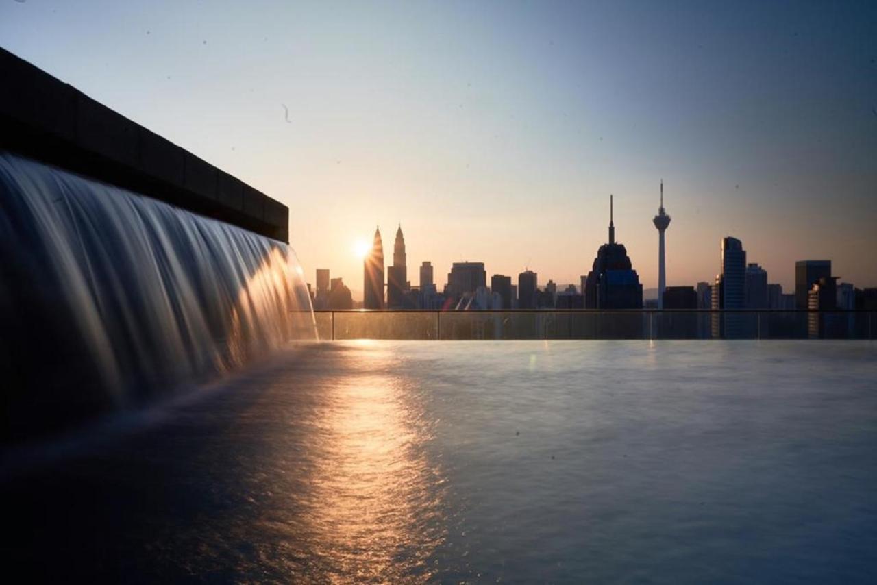 Klcc Inifinity Pool - The Regalia Residences & Suites By Kl Minsu Kuala Lumpur Bagian luar foto