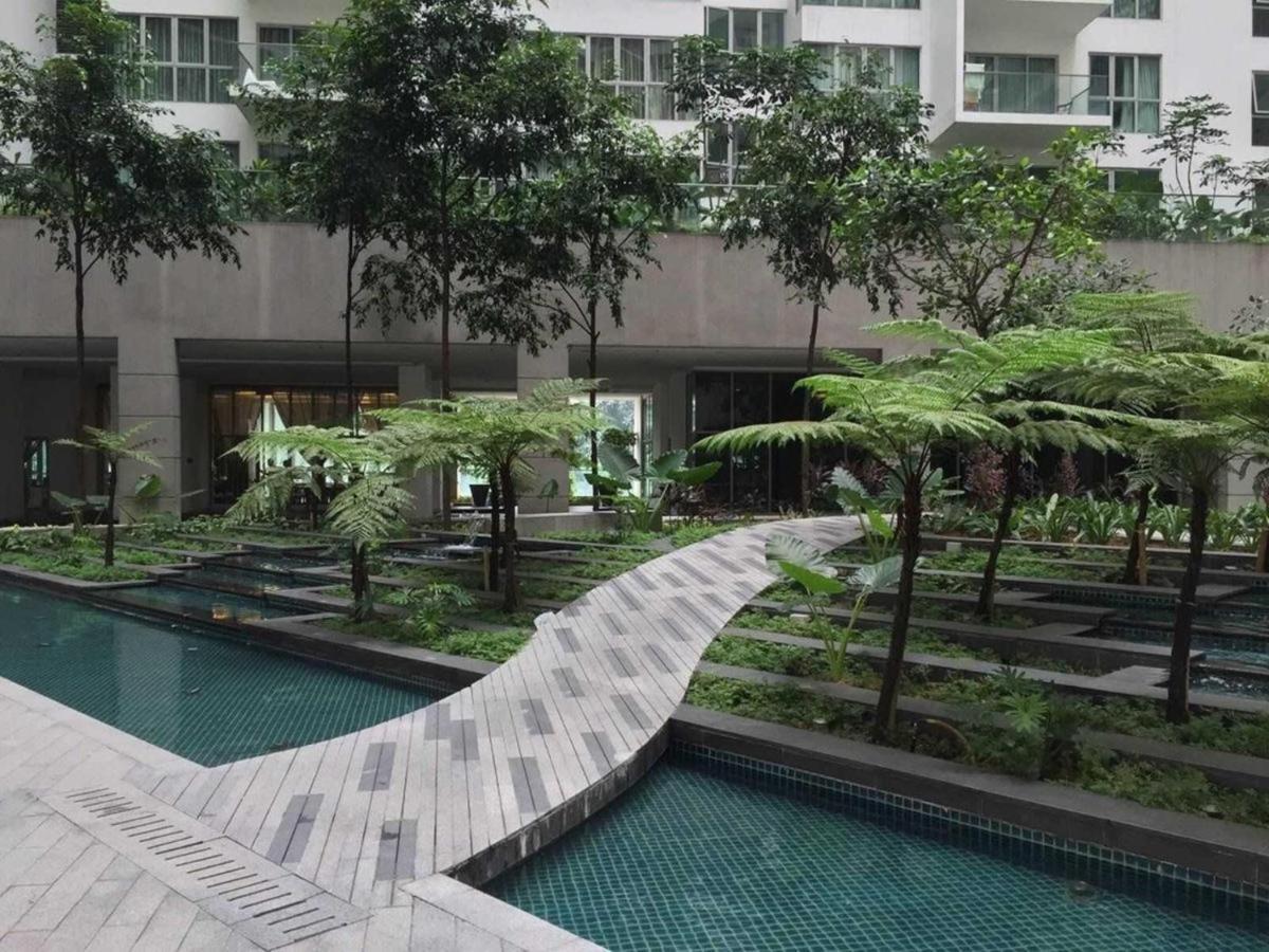 Klcc Inifinity Pool - The Regalia Residences & Suites By Kl Minsu Kuala Lumpur Bagian luar foto