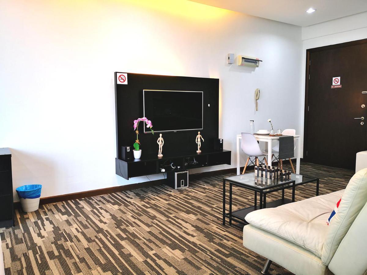 Klcc Inifinity Pool - The Regalia Residences & Suites By Kl Minsu Kuala Lumpur Bagian luar foto
