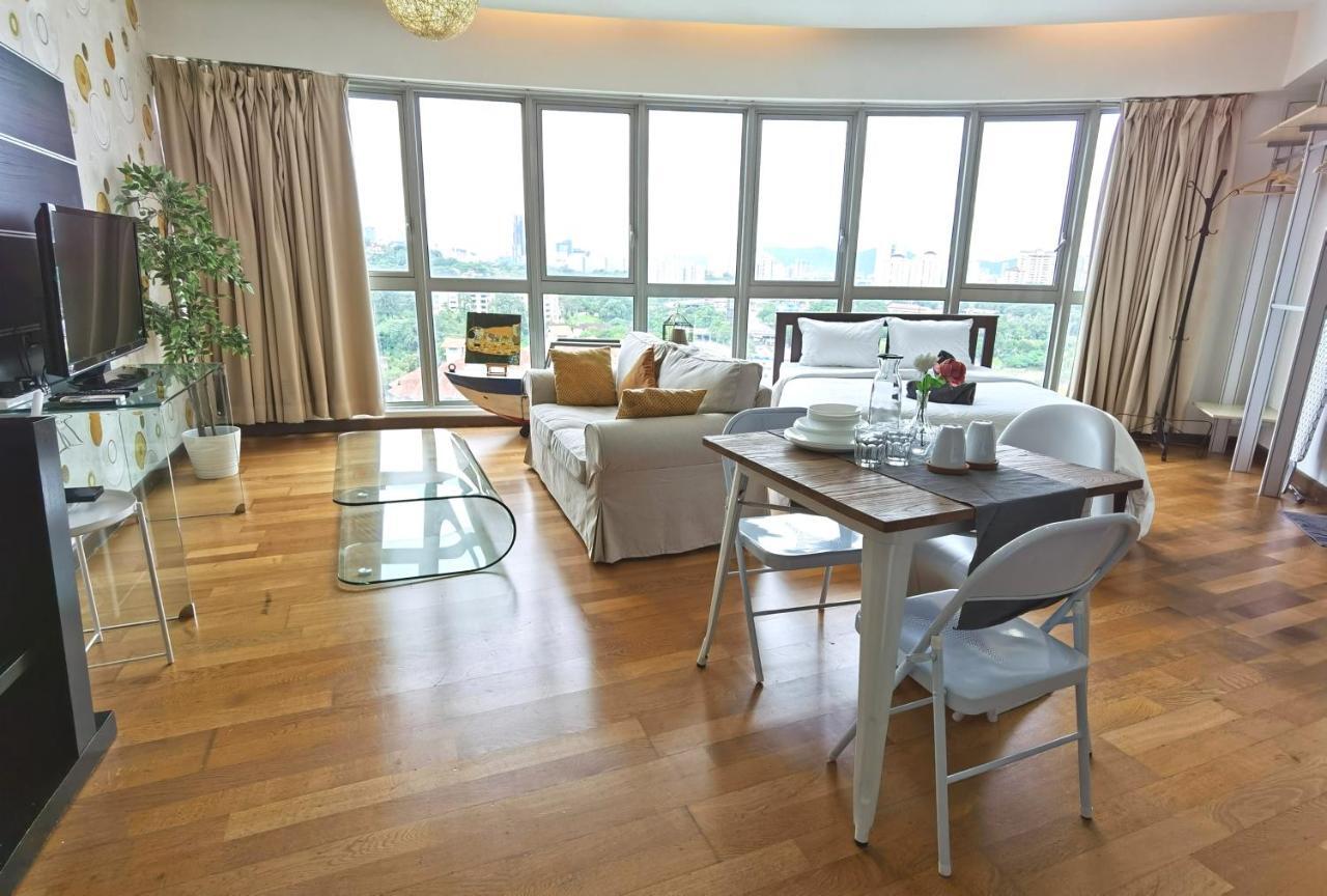 Klcc Inifinity Pool - The Regalia Residences & Suites By Kl Minsu Kuala Lumpur Bagian luar foto