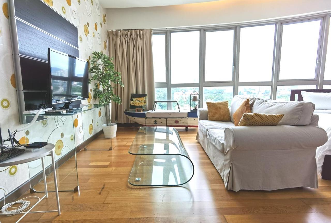 Klcc Inifinity Pool - The Regalia Residences & Suites By Kl Minsu Kuala Lumpur Bagian luar foto